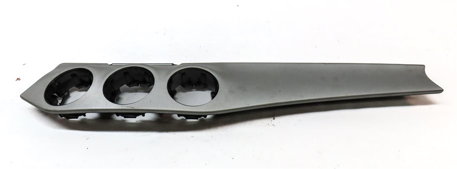 Thumbnail 2: 2016 MERCEDES GLA250 (X156) INTERIOR CENTER DASH VENT TRIM BEZEL (SILVER)