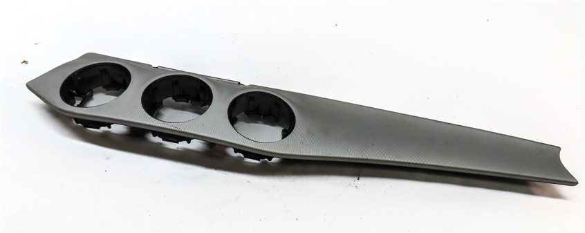 Thumbnail 3: 2016 MERCEDES GLA250 (X156) INTERIOR CENTER DASH VENT TRIM BEZEL (SILVER)