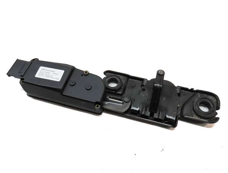 2018 AUDI Q3 (8U) REAR TRUNK TAILGATE LIFTGATE HATCH LATCH STRIKER PLATE