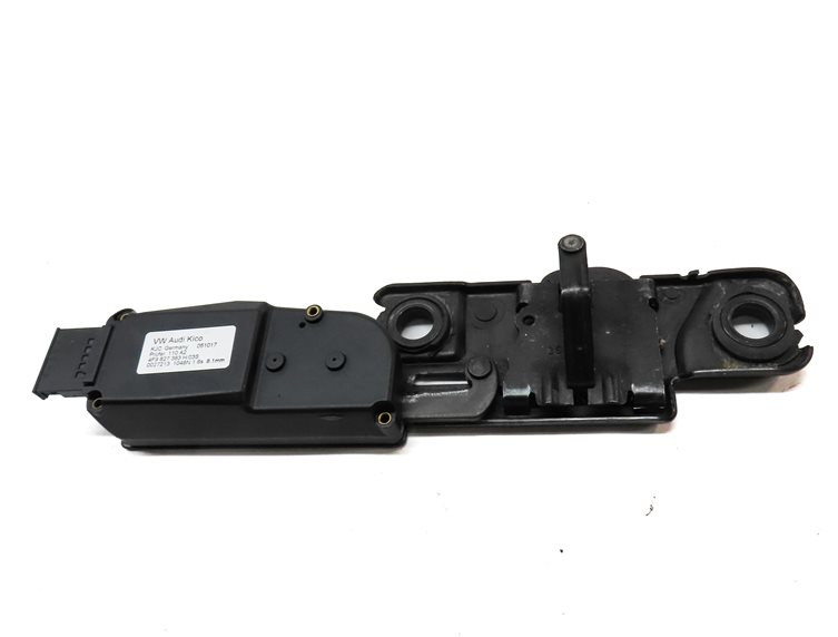 Thumbnail 2: 2018 AUDI Q3 (8U) REAR TRUNK TAILGATE LIFTGATE HATCH LATCH STRIKER PLATE