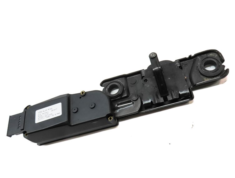Thumbnail 3: 2018 AUDI Q3 (8U) REAR TRUNK TAILGATE LIFTGATE HATCH LATCH STRIKER PLATE
