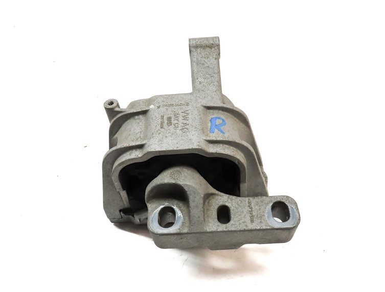 Thumbnail 2: 2018 AUDI Q3 (8U) 2.0L TURBO (CCTA) RIGHT PASSENGER ENGINE MOTOR MOUNT BRACKET