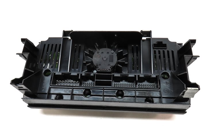 Thumbnail 5: 2017-2018 AUDI Q3 (8U) FRONT HEATER A/C TEMPERATURE CONTROL PANEL (HEATED SEAT)