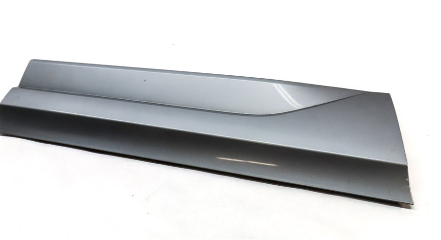 Thumbnail 1: 16-18 AUDI Q3 8U REAR RIGHT PASSENGER LOWER DOOR TRIM MOULDING (SILVER)