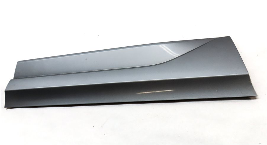 Thumbnail 2: 16-18 AUDI Q3 8U REAR RIGHT PASSENGER LOWER DOOR TRIM MOULDING (SILVER)