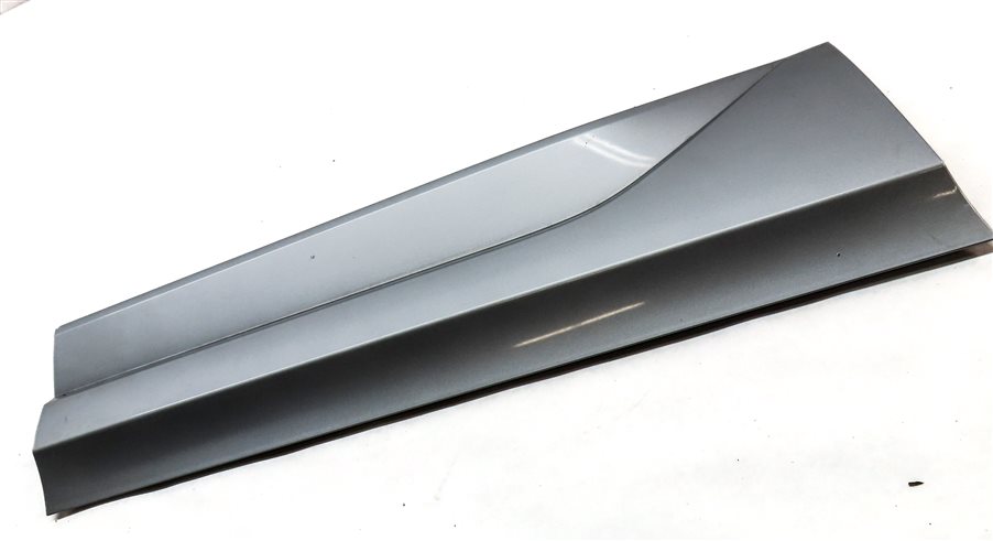 Thumbnail 3: 16-18 AUDI Q3 8U REAR RIGHT PASSENGER LOWER DOOR TRIM MOULDING (SILVER)
