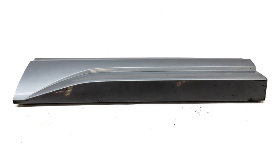 Thumbnail 4: 16-18 AUDI Q3 8U REAR RIGHT PASSENGER LOWER DOOR TRIM MOULDING (SILVER)