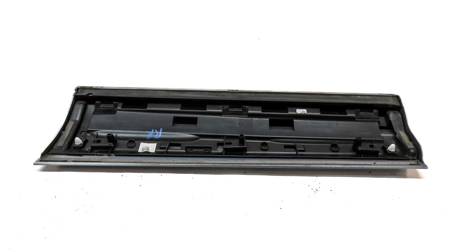 Thumbnail 5: 16-18 AUDI Q3 8U REAR RIGHT PASSENGER LOWER DOOR TRIM MOULDING (SILVER)