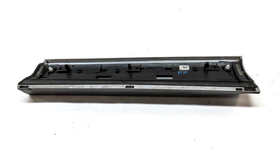 Thumbnail 6: 16-18 AUDI Q3 8U REAR RIGHT PASSENGER LOWER DOOR TRIM MOULDING (SILVER)