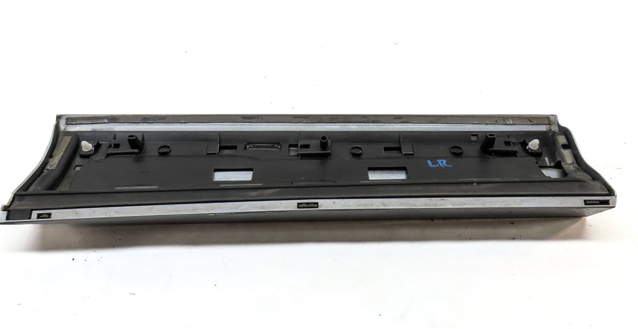 Thumbnail 6: 16-18 AUDI Q3 8U REAR LEFT LOWER DOOR TRIM MOULDING (SILVER)