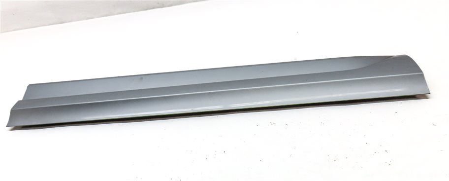Thumbnail 3: 16-18 AUDI Q3 8U FRONT LEFT DRIVER LOWER DOOR TRIM MOULDING (SILVER)