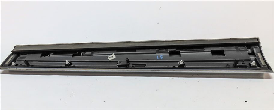 Thumbnail 5: 16-18 AUDI Q3 8U FRONT LEFT DRIVER LOWER DOOR TRIM MOULDING (SILVER)