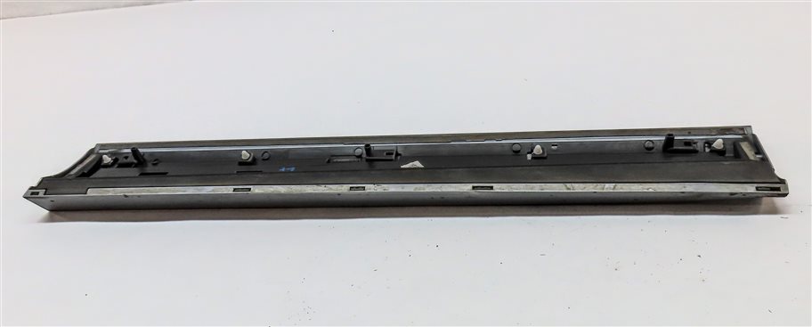Thumbnail 6: 16-18 AUDI Q3 8U FRONT LEFT DRIVER LOWER DOOR TRIM MOULDING (SILVER)