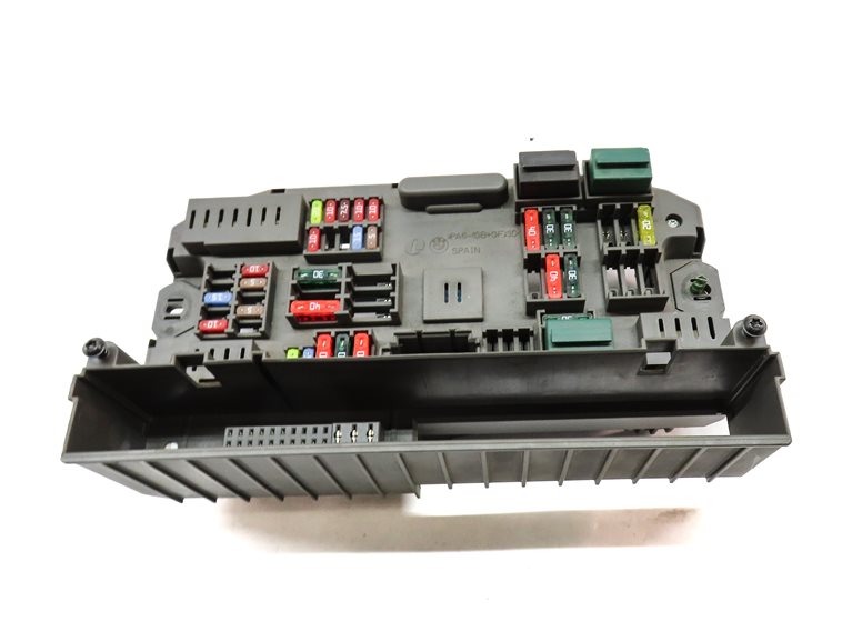 Thumbnail 2: 13 BMW X5 (E70) 3.0L TURBO (N55) ENGINE FRONT POWER DISTRIBUTION FUSE BOX PANEL