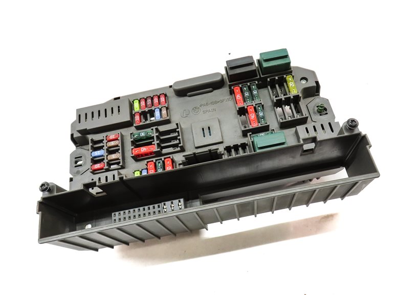 Thumbnail 3: 13 BMW X5 (E70) 3.0L TURBO (N55) ENGINE FRONT POWER DISTRIBUTION FUSE BOX PANEL