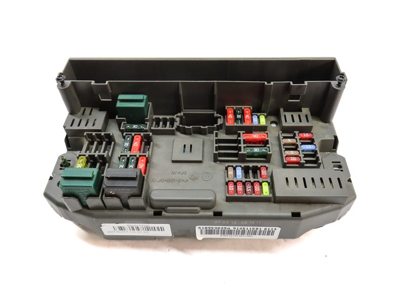 Thumbnail 4: 13 BMW X5 (E70) 3.0L TURBO (N55) ENGINE FRONT POWER DISTRIBUTION FUSE BOX PANEL