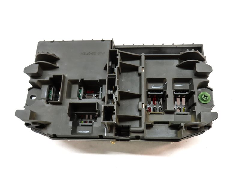 Thumbnail 6: 13 BMW X5 (E70) 3.0L TURBO (N55) ENGINE FRONT POWER DISTRIBUTION FUSE BOX PANEL