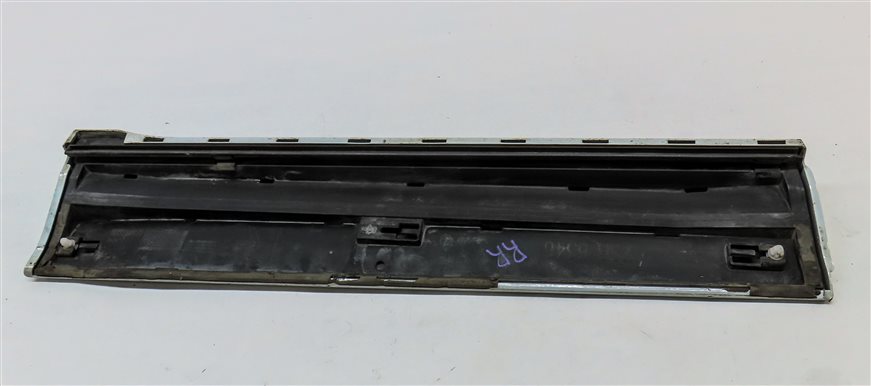 Thumbnail 6: 2014 AUDI SQ5 (B8 8R) REAR RIGHT LOWER EXTERIOR DOOR MOULDING TRIM (WHITE)