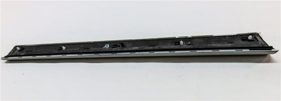 Thumbnail 5: 2014 AUDI SQ5 (B8 8R) FRONT RIGHT PASSENGER EXTERIOR LOWER DOOR MOULDING (WHITE)