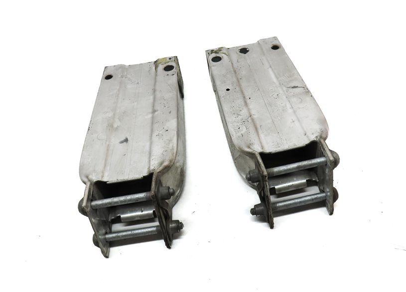 10-18 MERCEDES E300 E350 E400 E550 CLS550 FRONT LEFT/RIGHT BUMPER BRACKET SET/2