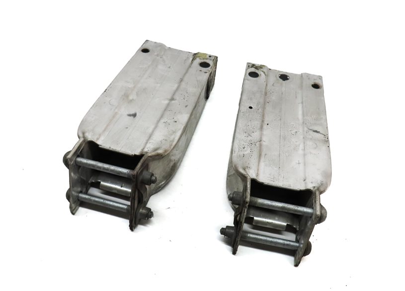 Thumbnail 3: 10-18 MERCEDES E300 E350 E400 E550 CLS550 FRONT LEFT/RIGHT BUMPER BRACKET SET/2