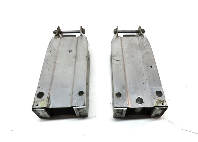 Thumbnail 4: 10-18 MERCEDES E300 E350 E400 E550 CLS550 FRONT LEFT/RIGHT BUMPER BRACKET SET/2