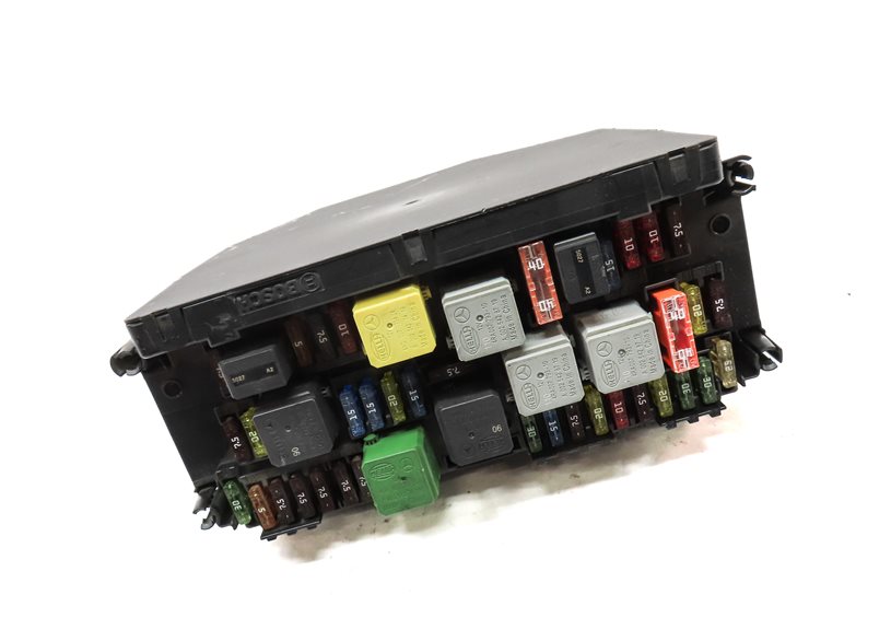 Thumbnail 3: 13-18 MERCEDES E S SL CLS W212 W222 FRONT SIGNAL ACQUISITION MODULE w/ FUSE BOX