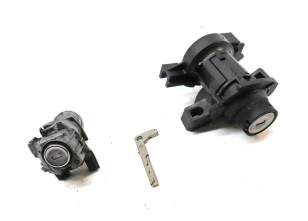 Thumbnail 3: 2016 MERCEDES E350 (W212) LEFT DRIVER DOOR & REAR TRUNK LOCK CYLINDER KEY SET/3