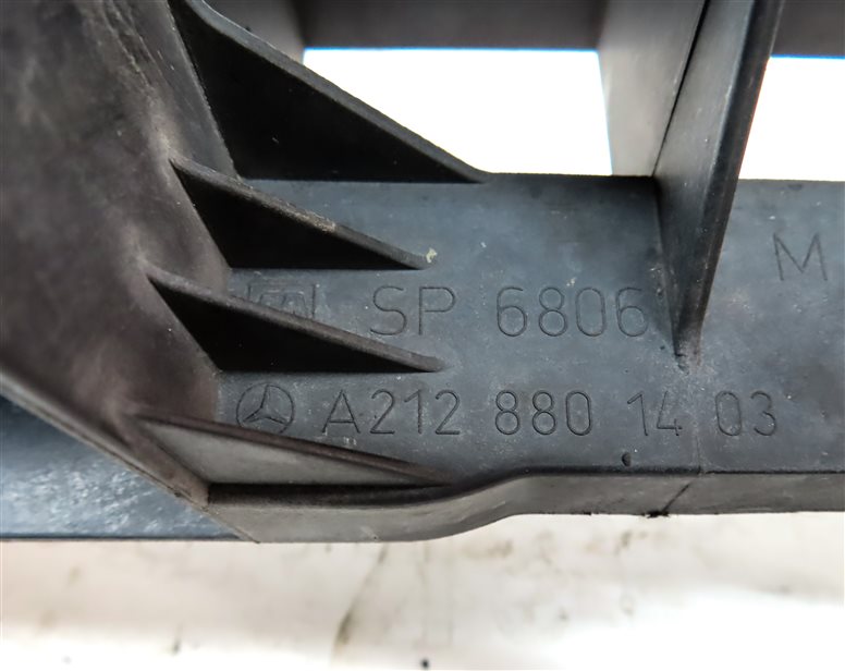 Thumbnail 7: 2016 MERCEDES E350 (W212) FRONT UPPER MAIN GRILLE SUPPORT MOUNT BRACKET