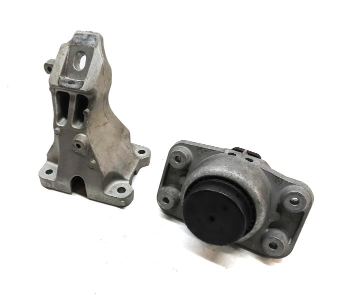 Thumbnail 1: 16 RANGE ROVER L405 5.0L SUPER FRONT RIGHT PASSENGER ENGINE MOTOR MOUNT BRACKET