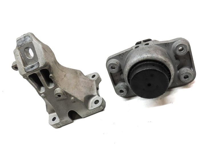 Thumbnail 3: 16 RANGE ROVER L405 5.0L SUPER FRONT RIGHT PASSENGER ENGINE MOTOR MOUNT BRACKET