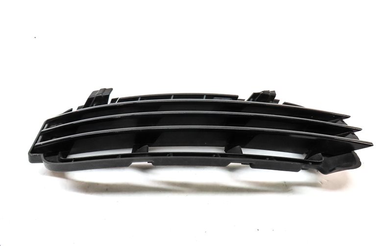 Thumbnail 4: 2016 LAND RANGE ROVER (L405) FRONT RIGHT PASSENGER LOWER BUMPER END GRILLE TRIM