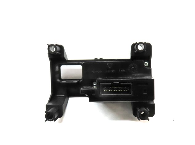 Thumbnail 2: 2016 LAND RANGE ROVER (L405) RCA AUDIO VIDEO MEDIA INPUT JACK PANEL OUTLET