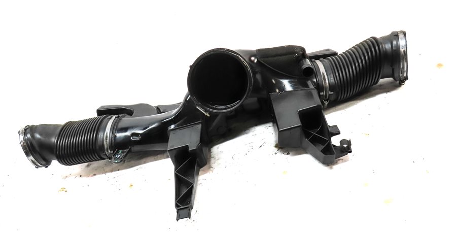 Thumbnail 3: 2016 LAND RANGE ROVER (L405) 5.0L SUPER ENGINE AIR INTAKE RESONATOR TUBE HOSE