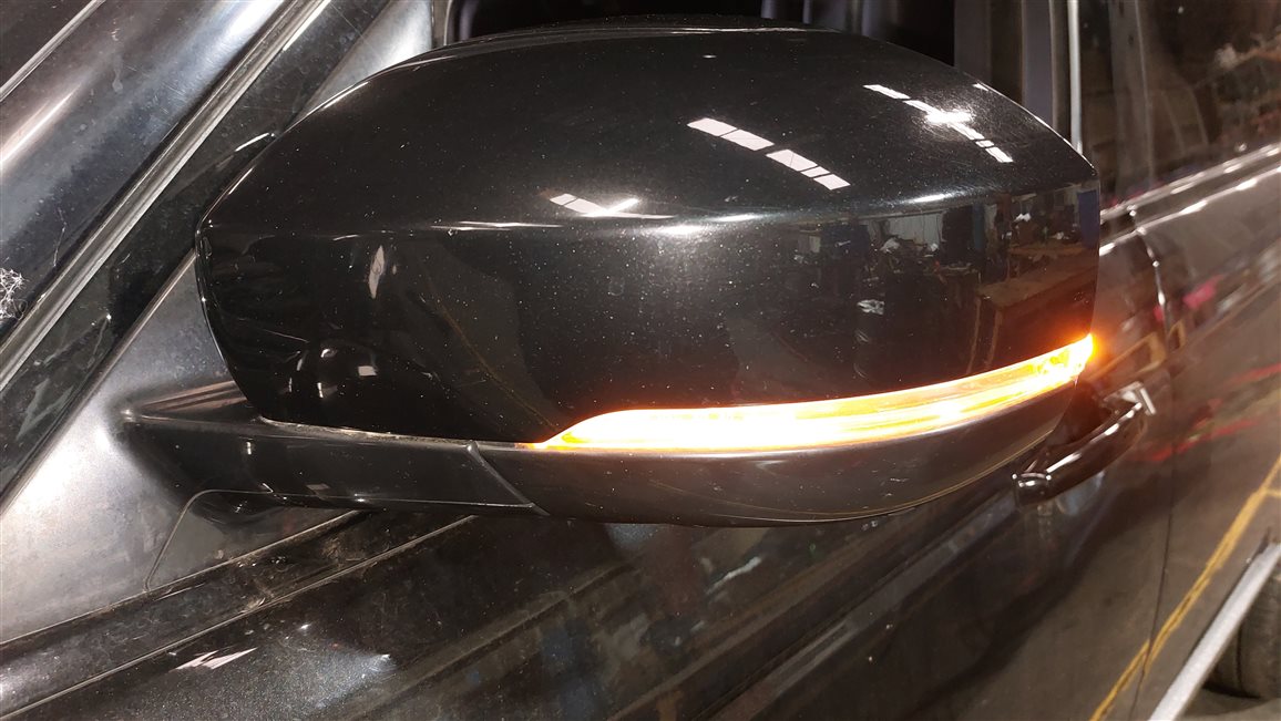 Thumbnail 2: 2014-2017 RANGE ROVER (L405) LEFT AUTODIM BLIND SPOT CAMERA DOOR MIRROR (BLACK)