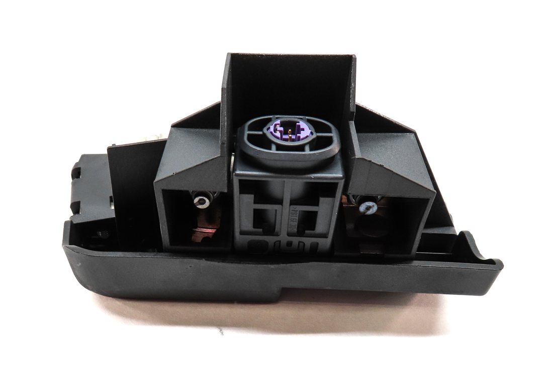 Thumbnail 4: 2013 AUDI A4 (B8 8K) 2.0L POSITIVE BATTERY TERMINAL OVERLAOD PROTECTION SWITCH