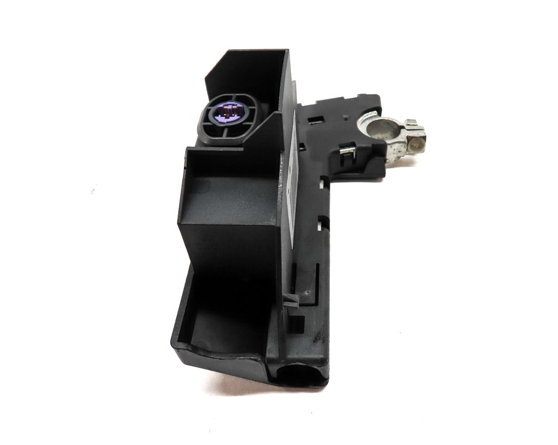 Thumbnail 5: 2013 AUDI A4 (B8 8K) 2.0L POSITIVE BATTERY TERMINAL OVERLAOD PROTECTION SWITCH