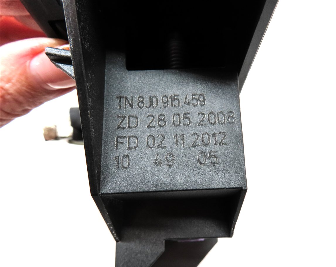 Thumbnail 9: 2013 AUDI A4 (B8 8K) 2.0L POSITIVE BATTERY TERMINAL OVERLAOD PROTECTION SWITCH