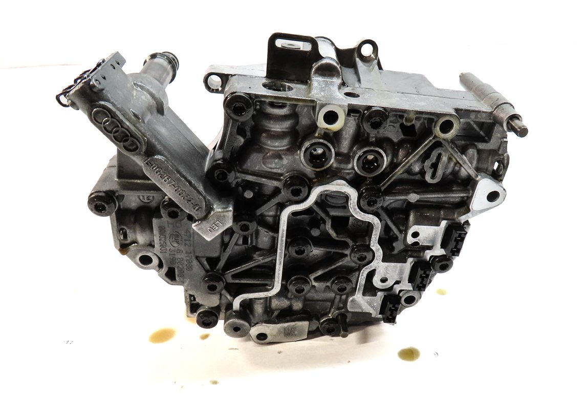 Thumbnail 7: 13 AUDI A4 B8 8K 2.0L TURBO (CAEB) AUTOMATIC TRANSMISSION VALVE BODY w/OIL PUMP