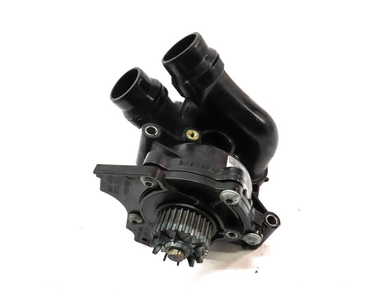 Thumbnail 2: 2013 AUDI Q5 (B8 8R) 2.0L TURBO ENGINE WATER COOLANT PUMP & THERMOSTAT HOUSING