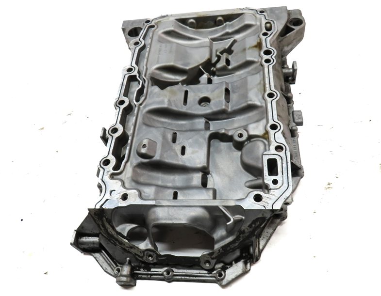 Thumbnail 4: 2013 AUDI Q5 (B8 8R) 2.0L TURBO (CPMA) UPPER ENGINE MOTOR OIL PAN w/BAFFLE TRAY