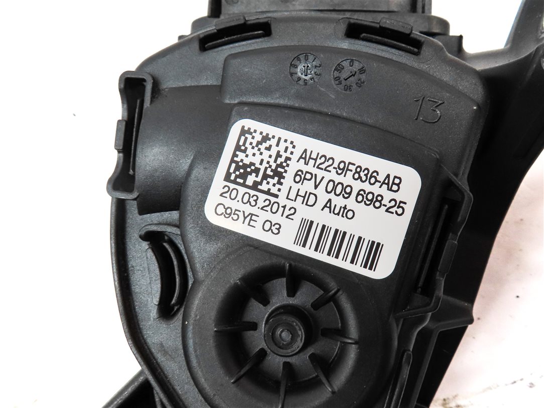 Thumbnail 7: 2012 LAND ROVER LR4 (L319) FRONT LEFT DRIVER THROTTLE GAS ACCELERATOR PEDAL