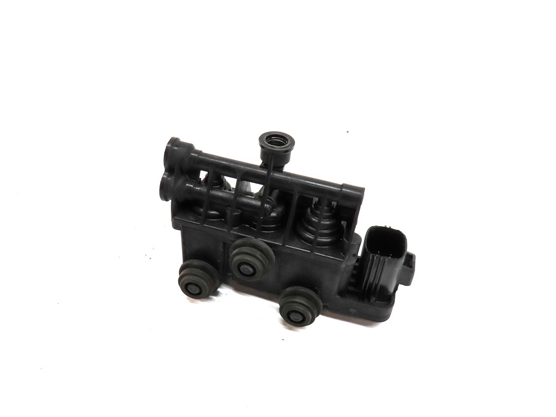 Thumbnail 1: 2012 LAND ROVER LR4 (L319) FRONT AIR SUSPENSION TRANSFER RELIEF VALVE BLOCK
