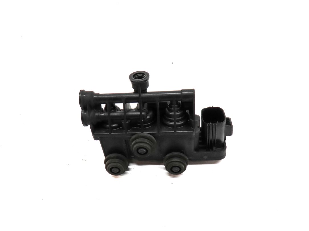 Thumbnail 2: 2012 LAND ROVER LR4 (L319) FRONT AIR SUSPENSION TRANSFER RELIEF VALVE BLOCK
