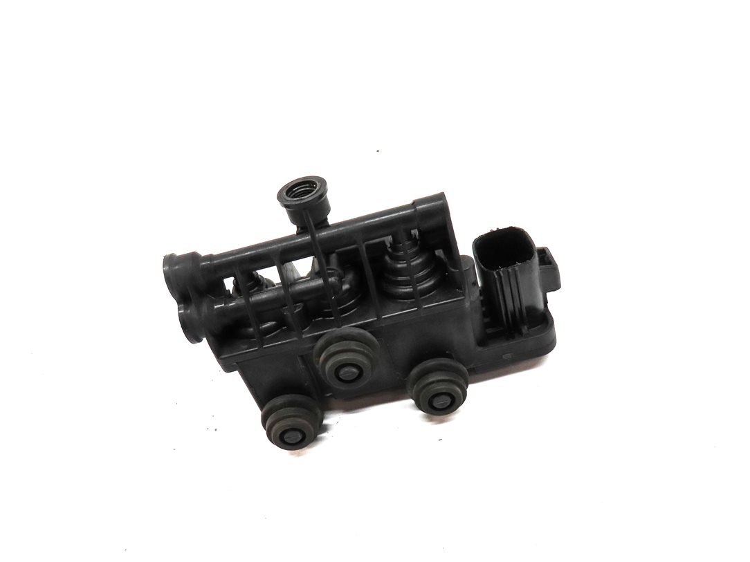 Thumbnail 3: 2012 LAND ROVER LR4 (L319) FRONT AIR SUSPENSION TRANSFER RELIEF VALVE BLOCK
