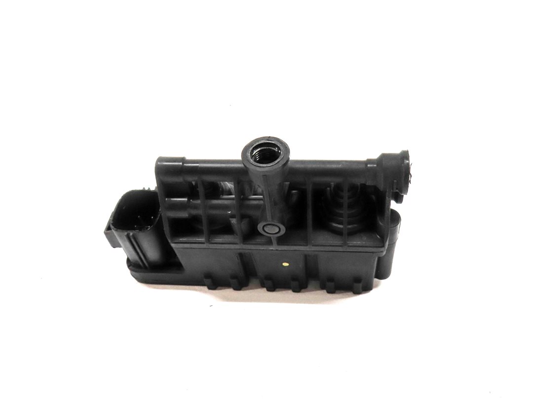 Thumbnail 4: 2012 LAND ROVER LR4 (L319) FRONT AIR SUSPENSION TRANSFER RELIEF VALVE BLOCK