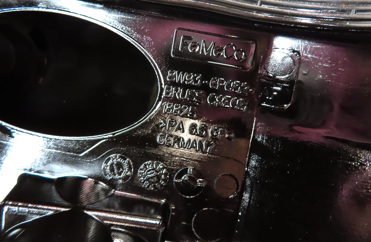 Thumbnail 7: 10-18 RANGE ROVER SPORT (L320 L322 L494 L405) 5.0L V8 - LEFT ENGINE VALVE COVER