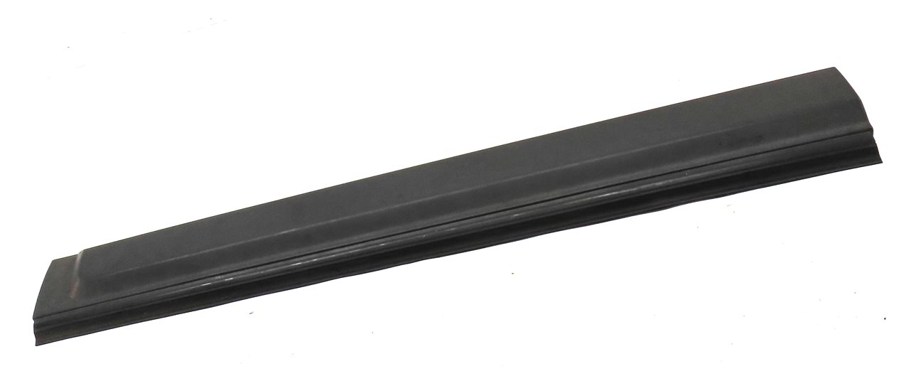 Thumbnail 3: 2012 LAND ROVER LR4 (L319) FRONT LEFT DRIVER LOWER DOOR TRIM MOULDING (BLACK)