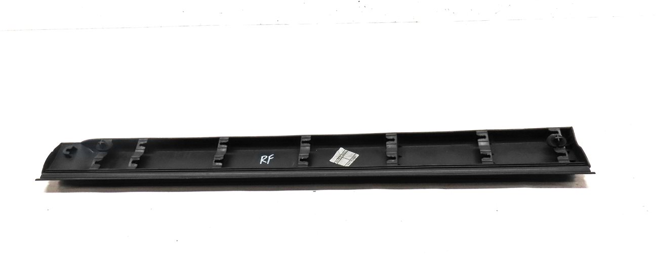 Thumbnail 5: 2012 LAND ROVER LR4 L319 FRONT RIGHT PASSENGER LOWER DOOR TRIM MOULDING (BLACK)