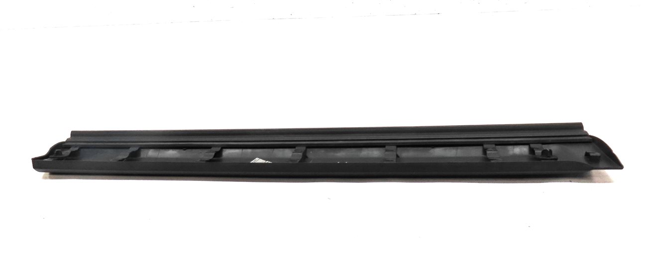 Thumbnail 6: 2012 LAND ROVER LR4 L319 FRONT RIGHT PASSENGER LOWER DOOR TRIM MOULDING (BLACK)